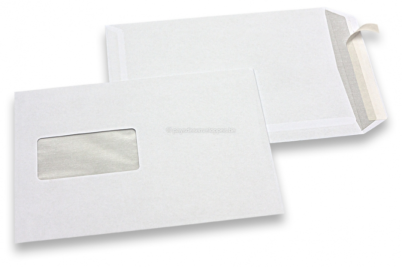 Enveloppes blanches standards, 162 x 229 mm, papier 90 gr, fenêtre à gauche 45 x 90 mm, position de la fenêtre à 20 mm du gauche et 60 mm du bas, fermeture avec bande adhésive