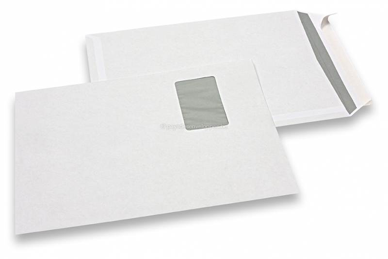 Enveloppes blanches standards, 229 x 324 mm, papier 100 gr, fenêtre à gauche 55 x 90 mm, position de la fenêtre à 20 mm du gauche et 60 mm du haut, fermeture avec bande adhésive