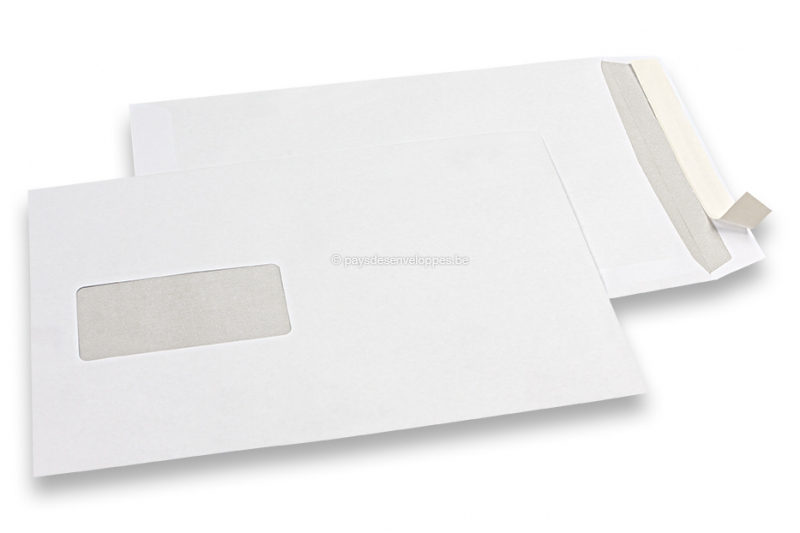 Enveloppes blanches standards, 176 x 250 mm, papier 90 gr, fenêtre à gauche 45 x 90 mm, position de la fenêtre à 20 mm du gauche et à 60 mm du bas,  fermeture avec bande adhésive